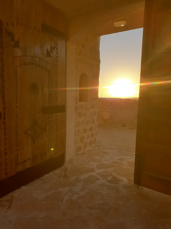 Coucher de soleil sur le Dahar vu depuis l'entrée de Dar Zmen